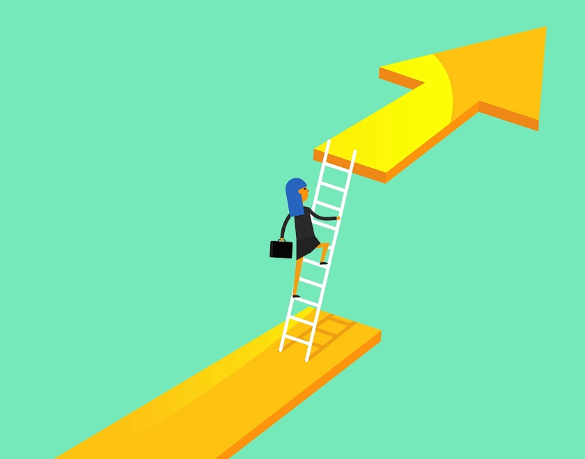 Symbolbild: Frau steigt auf einer Leiter auf die nächste Ebene