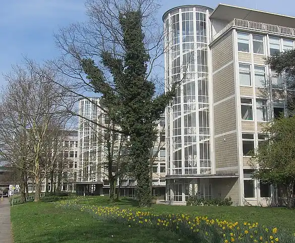 Das Bild zeigt die Gebäude in der Doventorscontrscarpe