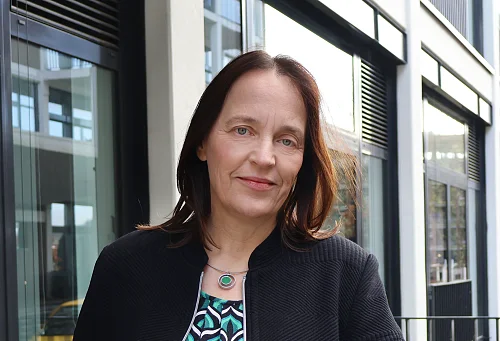 Portrait Elke Sowinski-John